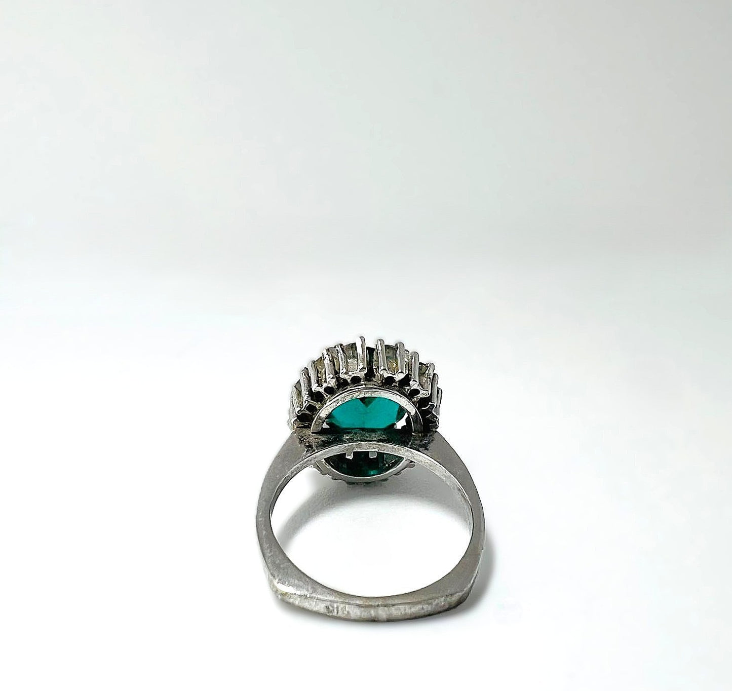 Sterling-Silberring mit smaragdgrünem Kristallstein