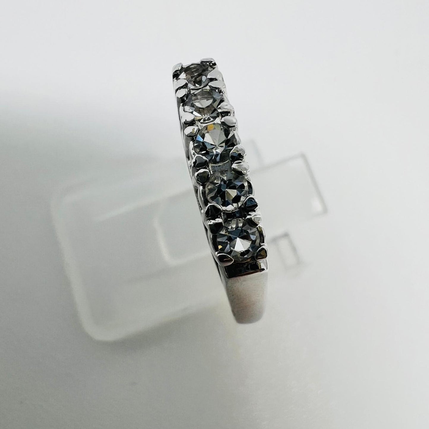 Minimalistischer Zirkonia-Ring