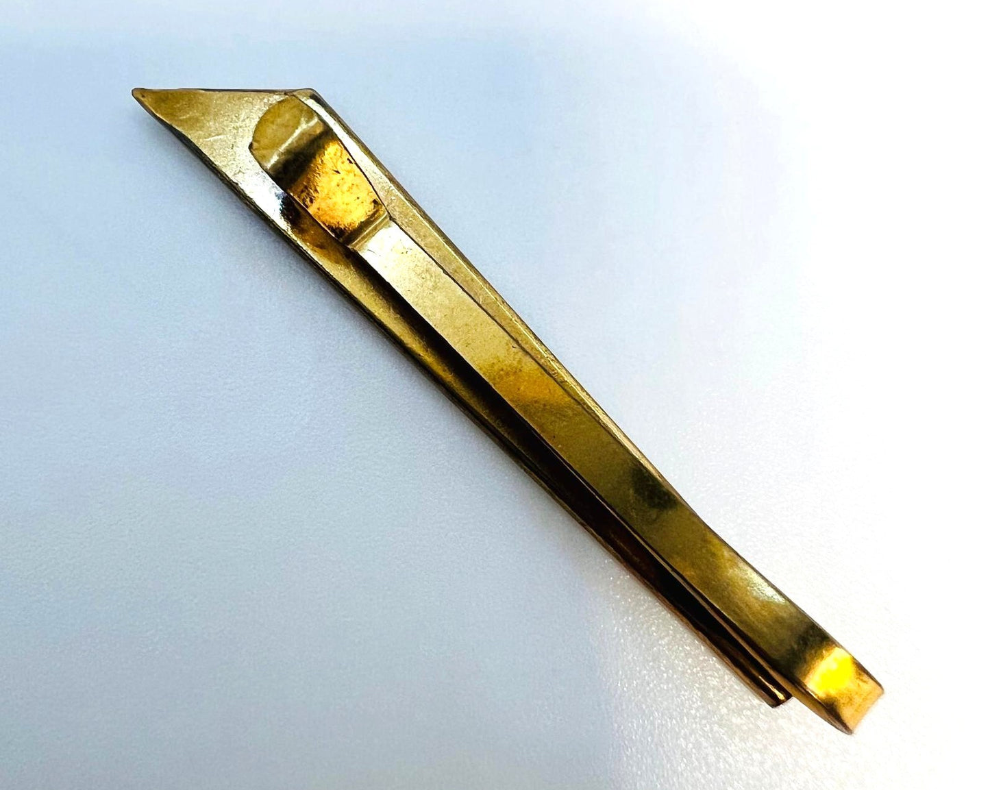 Retro tie clip made of gold-plated brass with mother of pearl