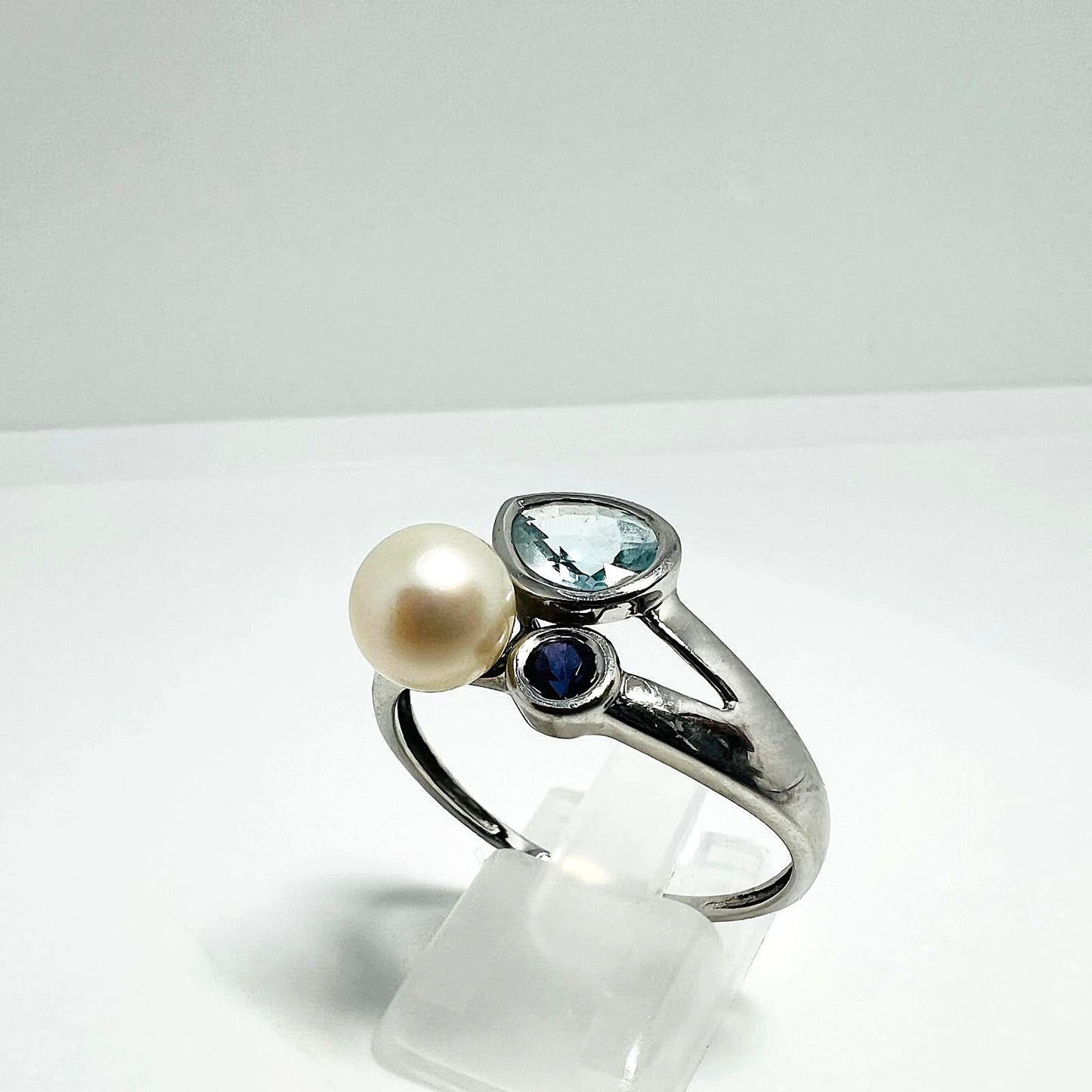 Eleganter 333 Weißgold-Ring Gr. 73