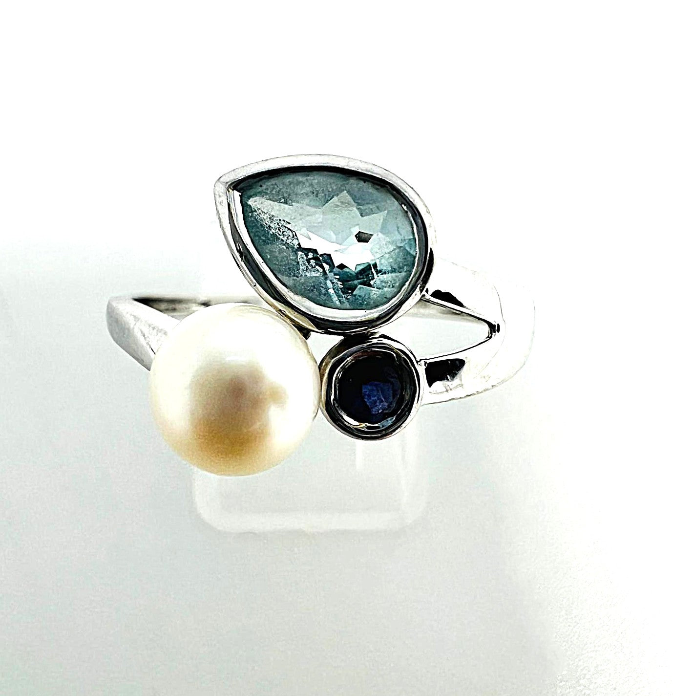 Eleganter 333 Weißgold-Ring Gr. 73