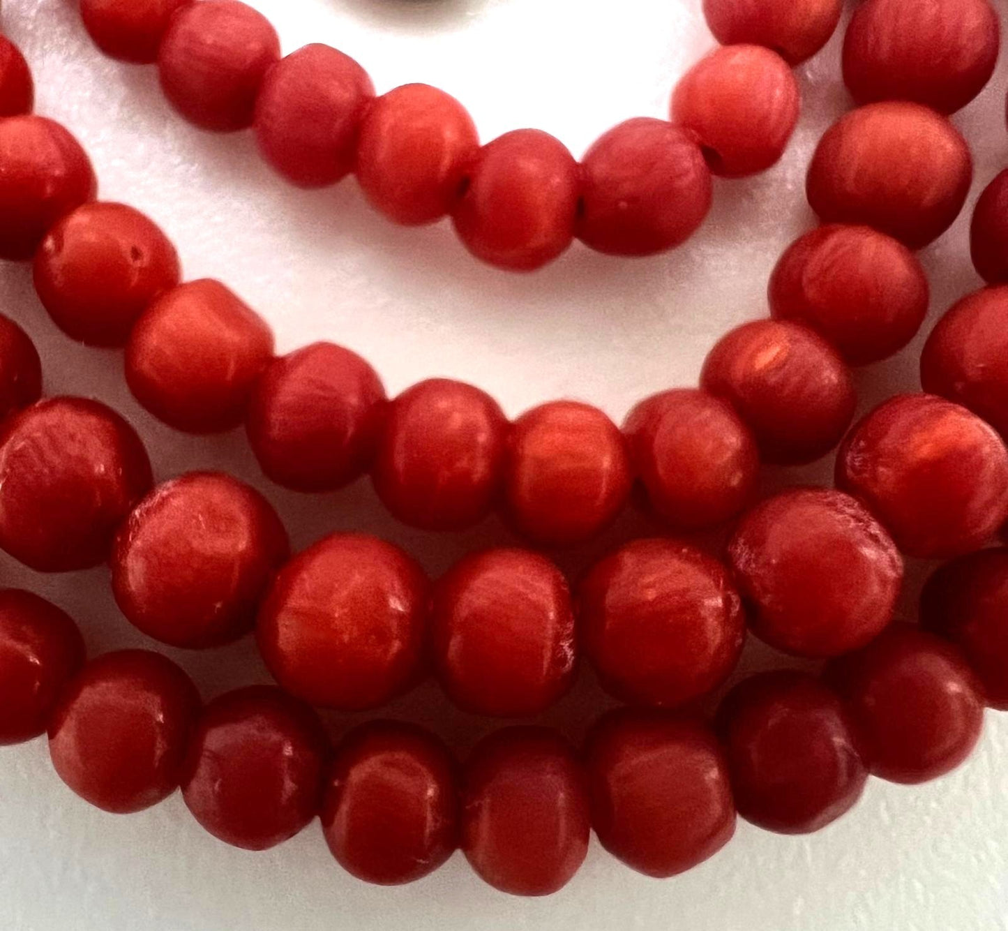 Minimalistische rote Korallenkette