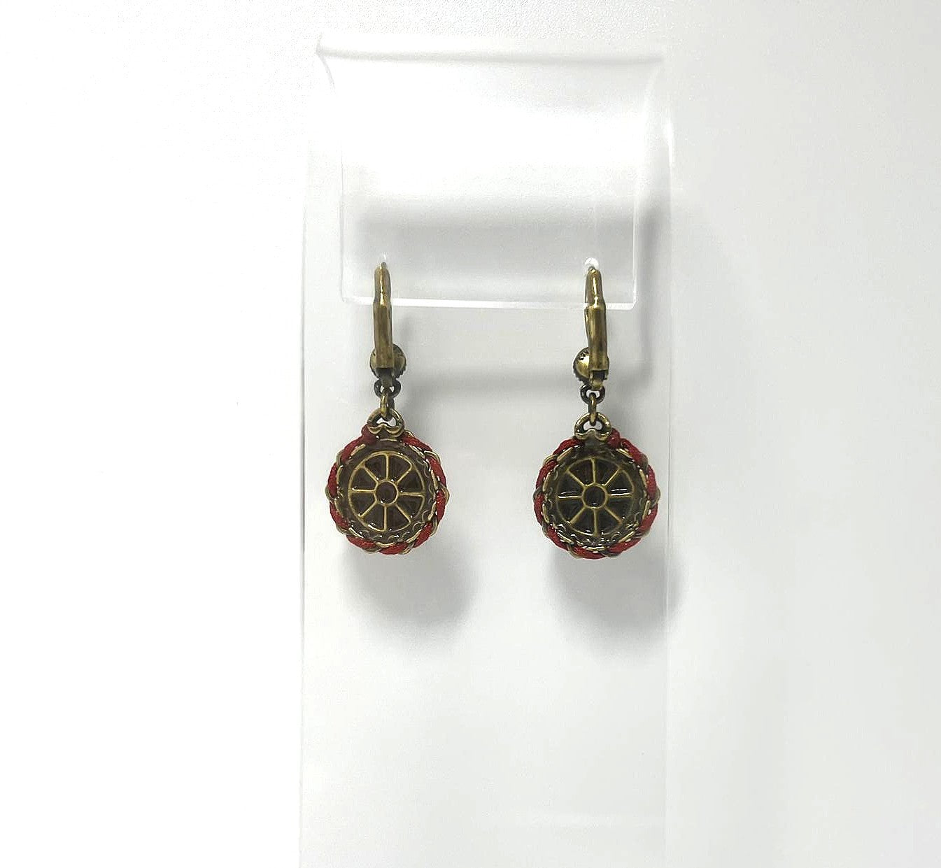 Handgearbeitete Kostüm-Ohrhänger