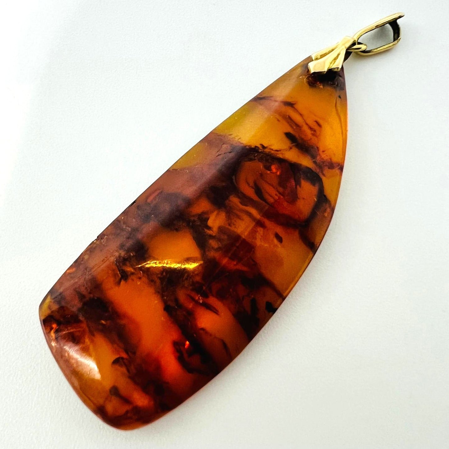 Antiker Bernstein-Anhänger