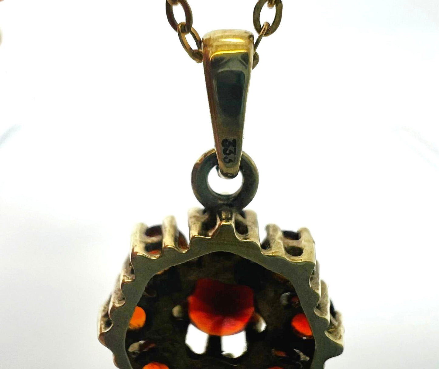 333er Goldkette mit Granatanhänger – böhmisch