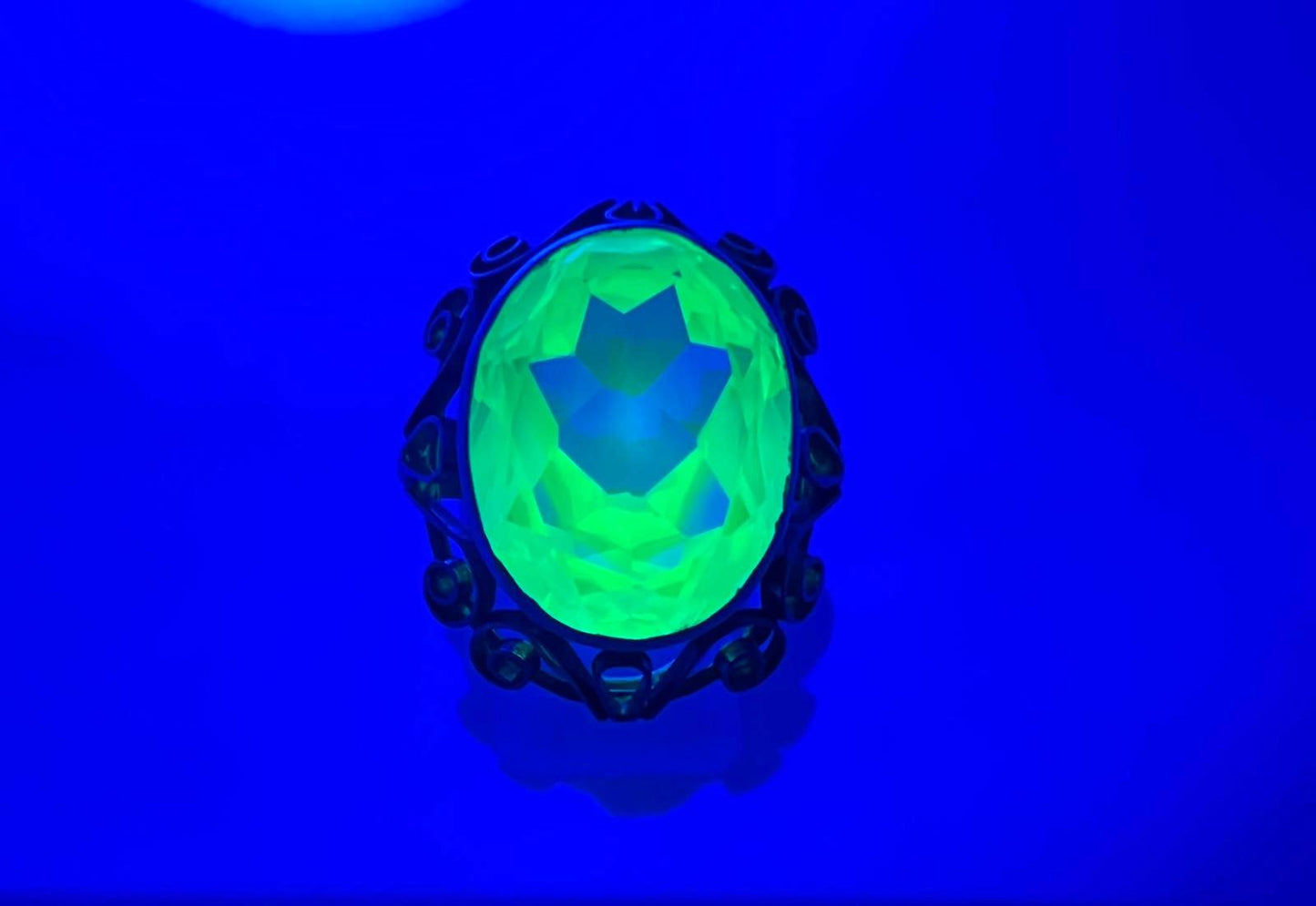 Rare Uranium Glass Cocktail Ring 585 Gold 14K UV Neon Glow Art Deco Vintage Statement Ring