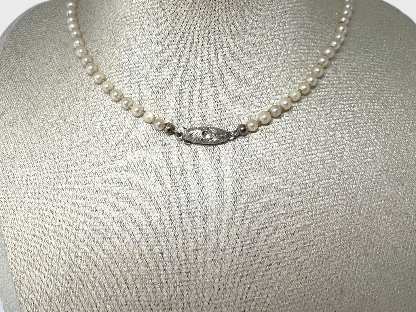 Minimalistische Art Deco Perlenkette