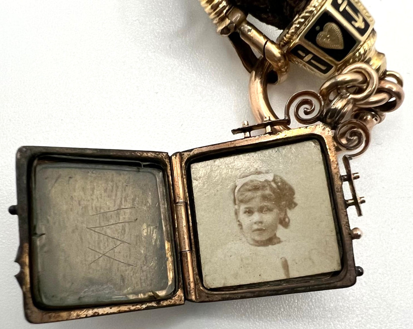 Antique Biedermeier hair chain with medallion & possible meteorite stone – A symbol of love and remembrance