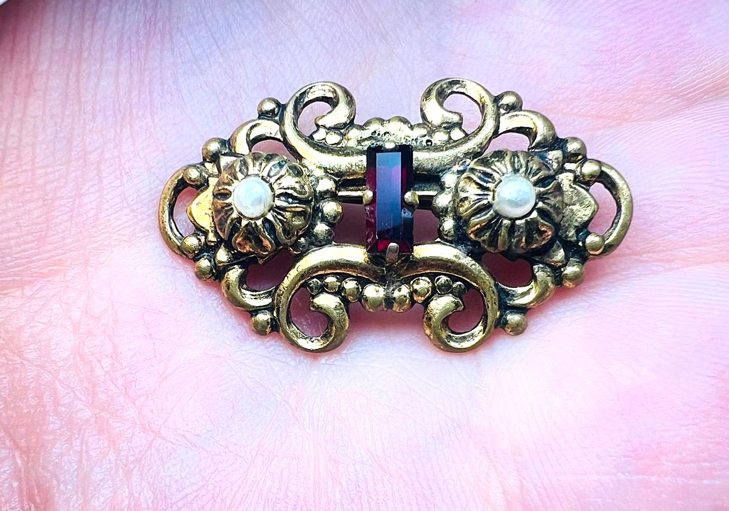 Art Deco Brooch mit Seed Pearls