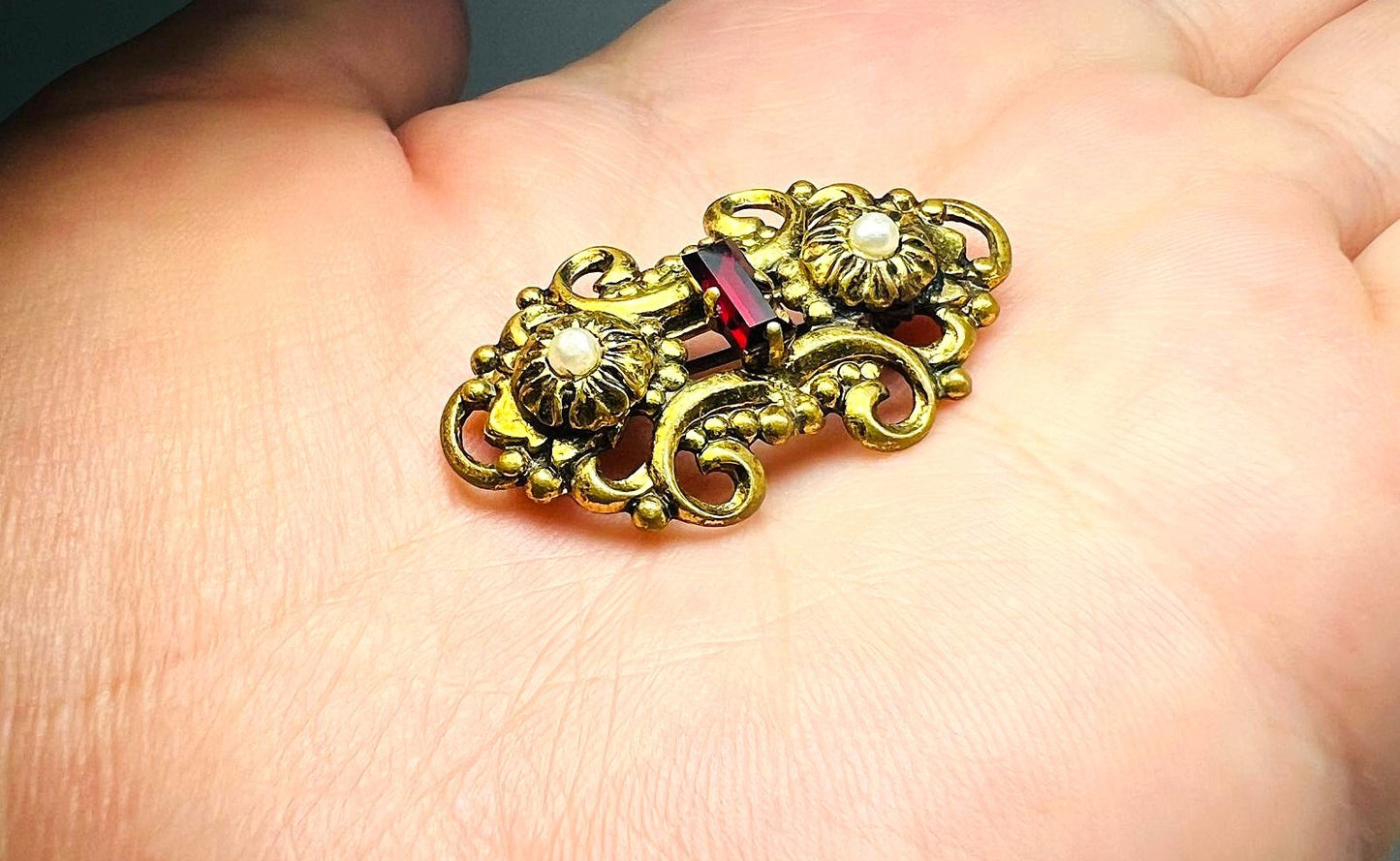 Art Deco Brooch mit Seed Pearls