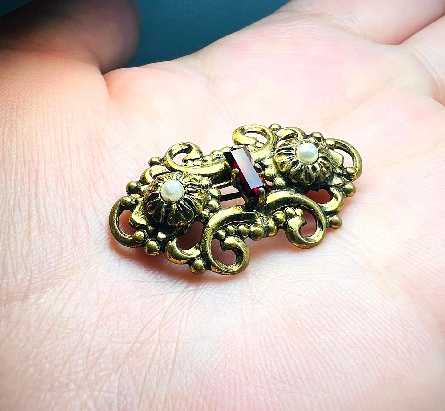 Art Deco Brooch mit Seed Pearls