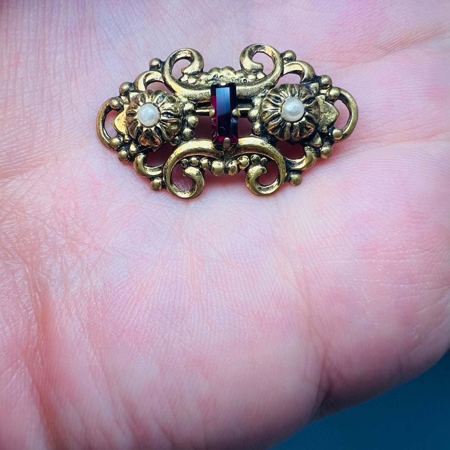 Art Deco Brooch mit Seed Pearls