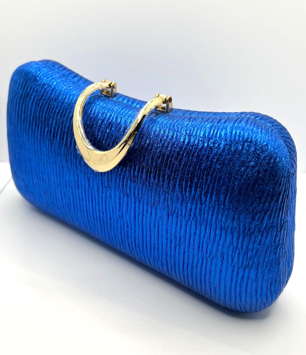 Blaue Clutch mit Goldgriff