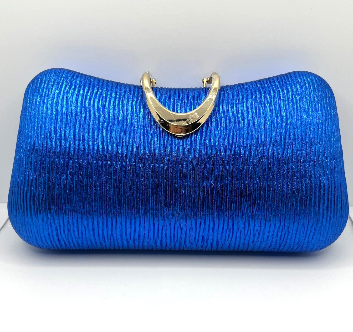 Blaue Clutch mit Goldgriff