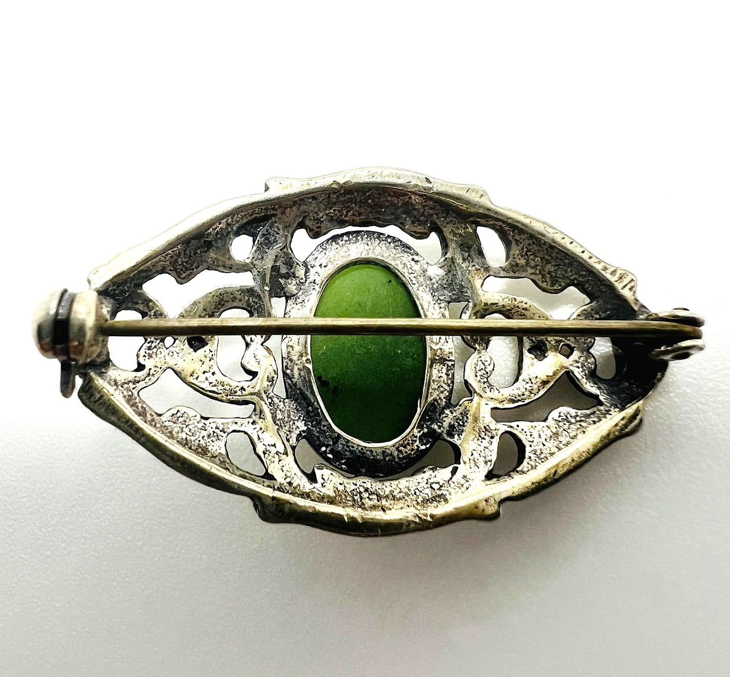 Brosche 835er Silber mit grünem Jadestein