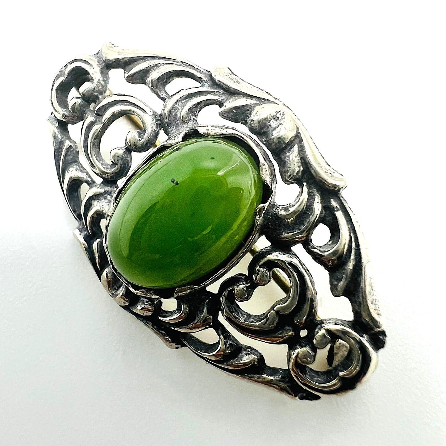 Brosche 835er Silber mit grünem Jadestein