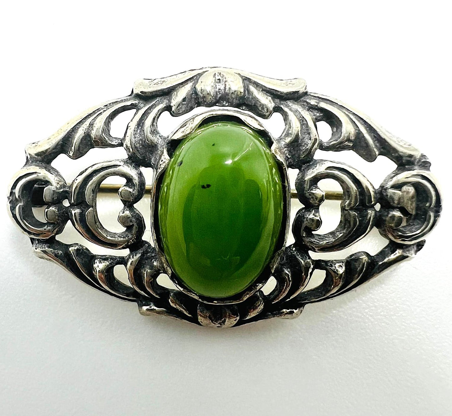 Brosche 835er Silber mit grünem Jadestein