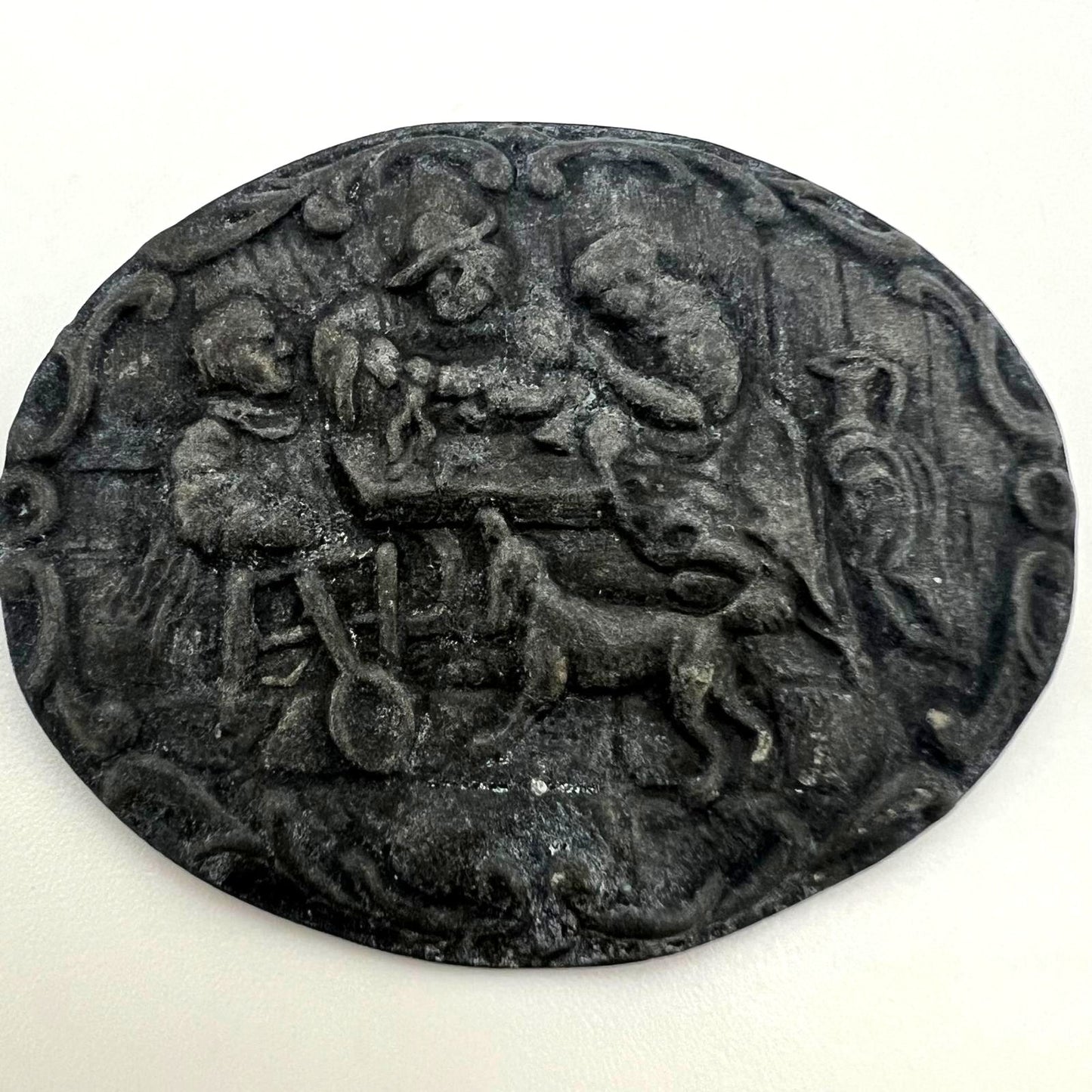 Antike Brosche um 1880 Relief Bruegel