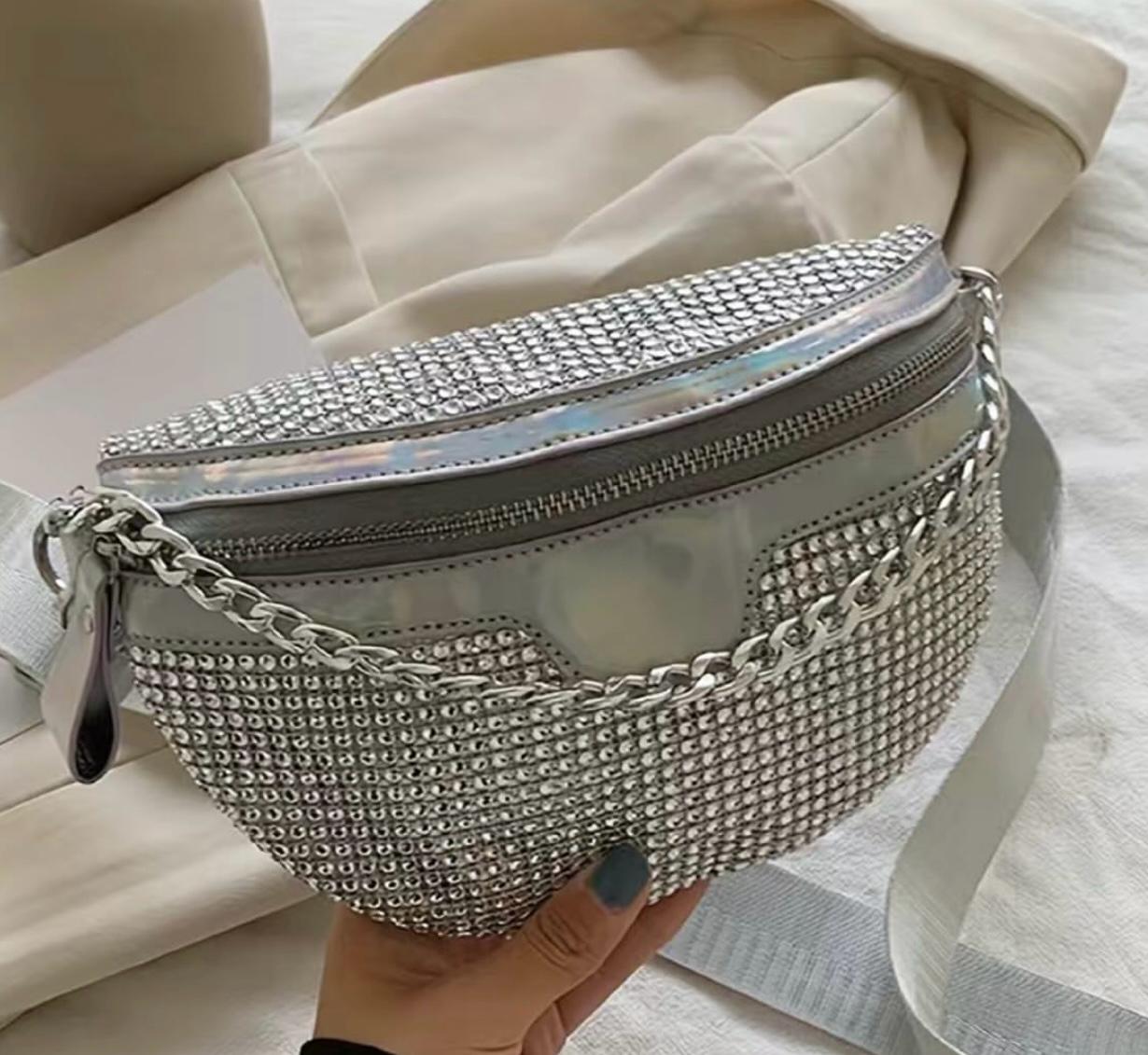Crossbody Bag mit Strassverzierung