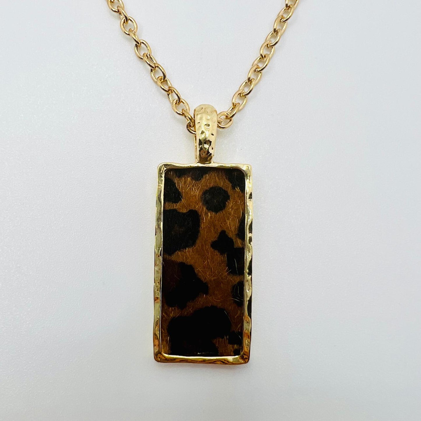 14 carat gold-plated designer necklace – stylish jewelry with leopard print, luxury accessory
