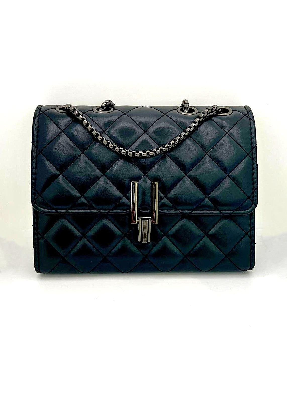 Schultertasche mit Schwarzmetall-Kette