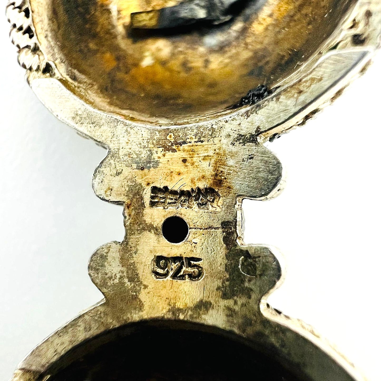 Filigranbrosche mit Emaille