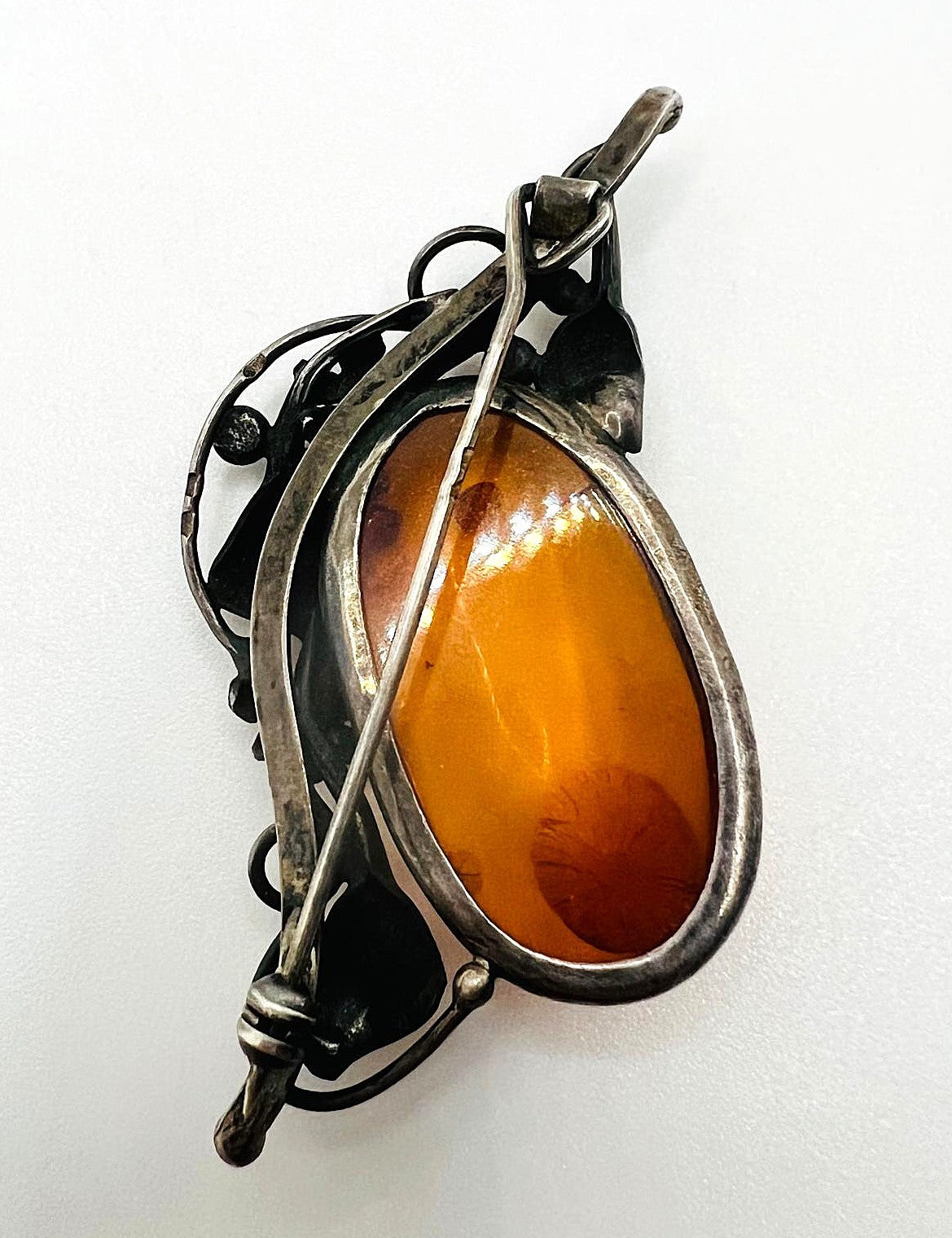 Jugendstil-Brosche mit Bernstein