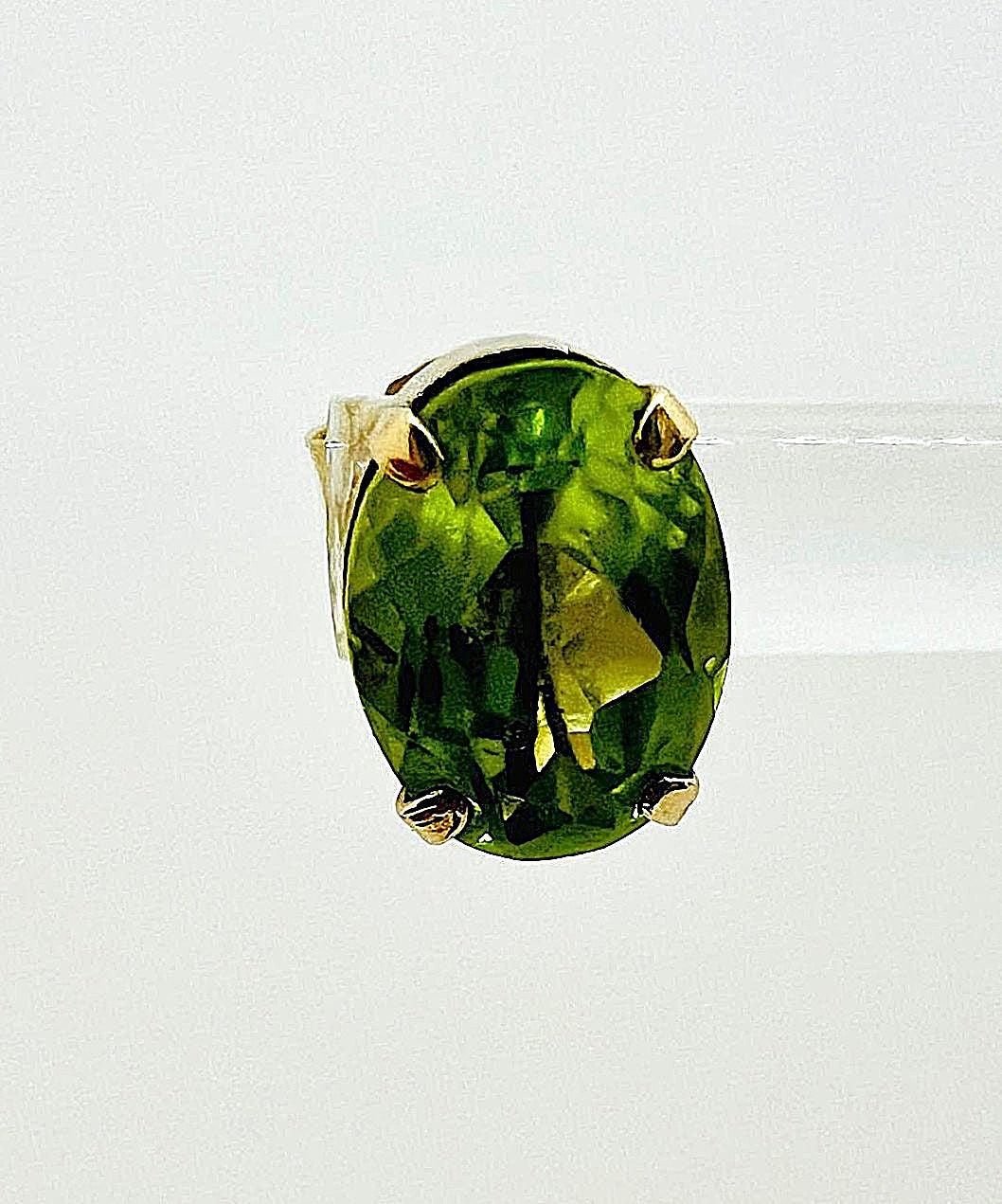 Peridot Ohrringe 333 Gold 0,8ct
