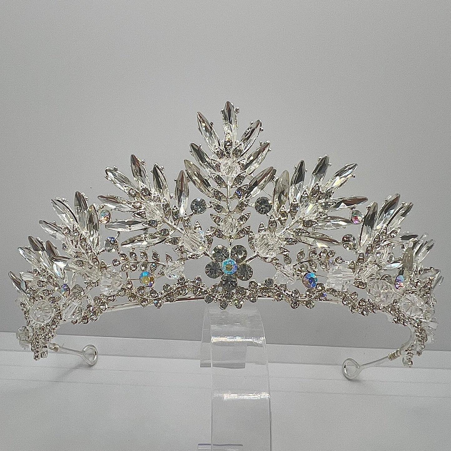Diadem in Silber mit changierenden Strasssteinen