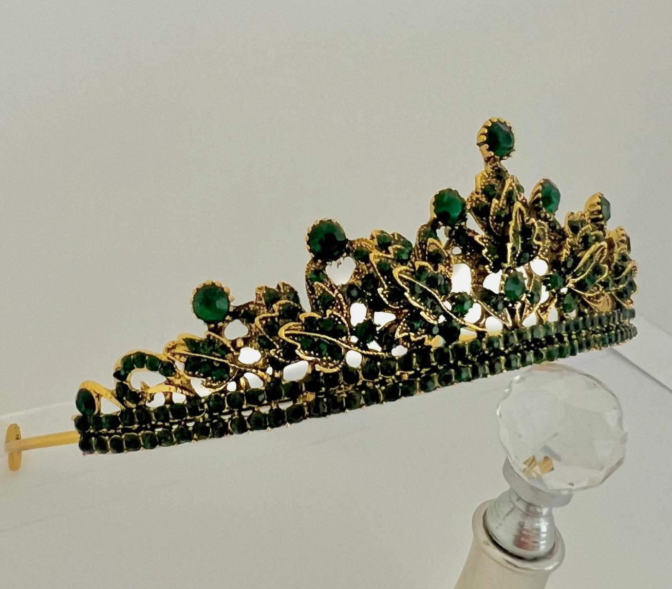 Tiara mit Smaragdgrünen Strasskristallen