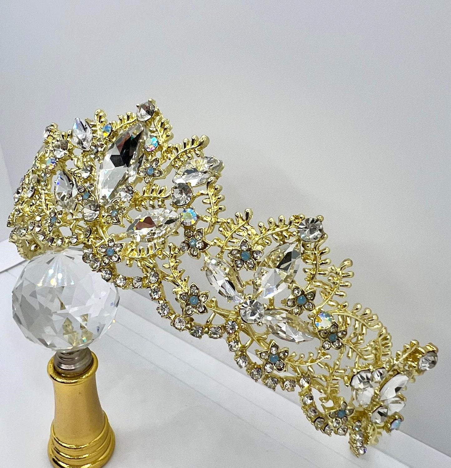 Tiara in Gold