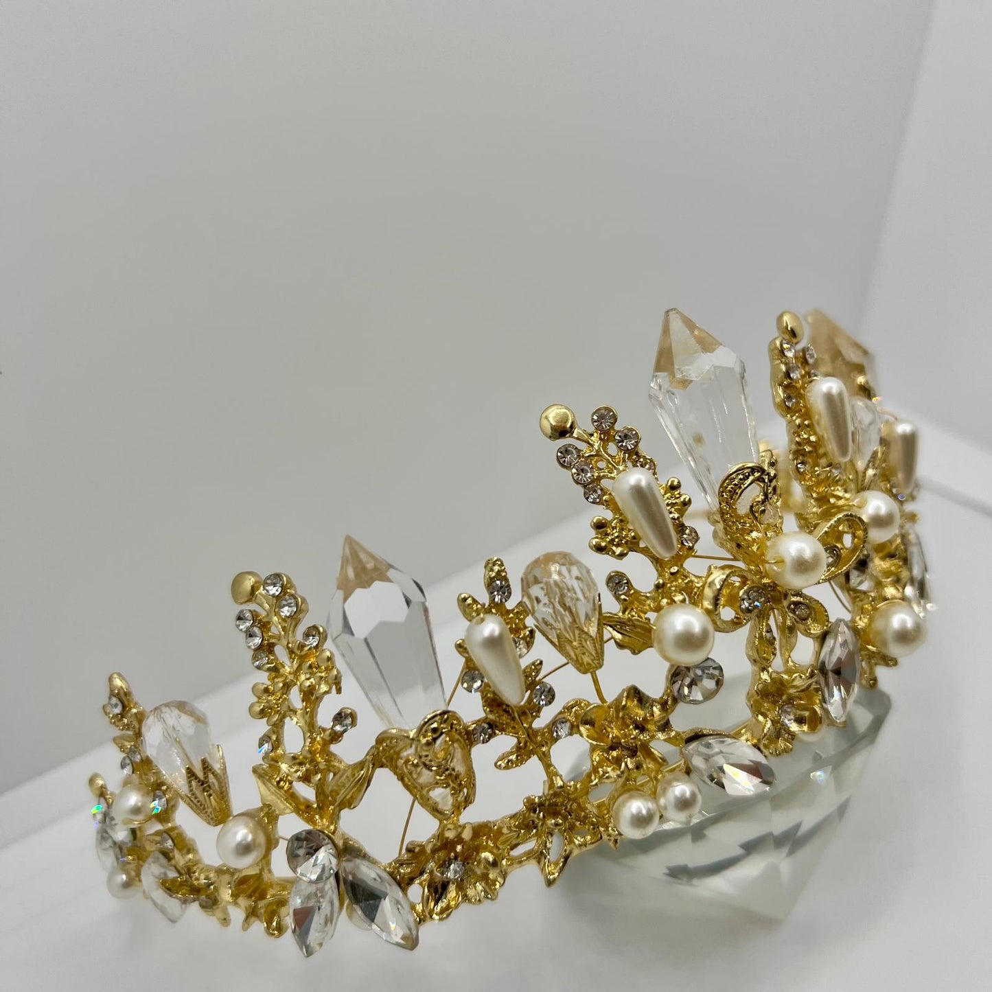 Goldene Tiara mit Strass