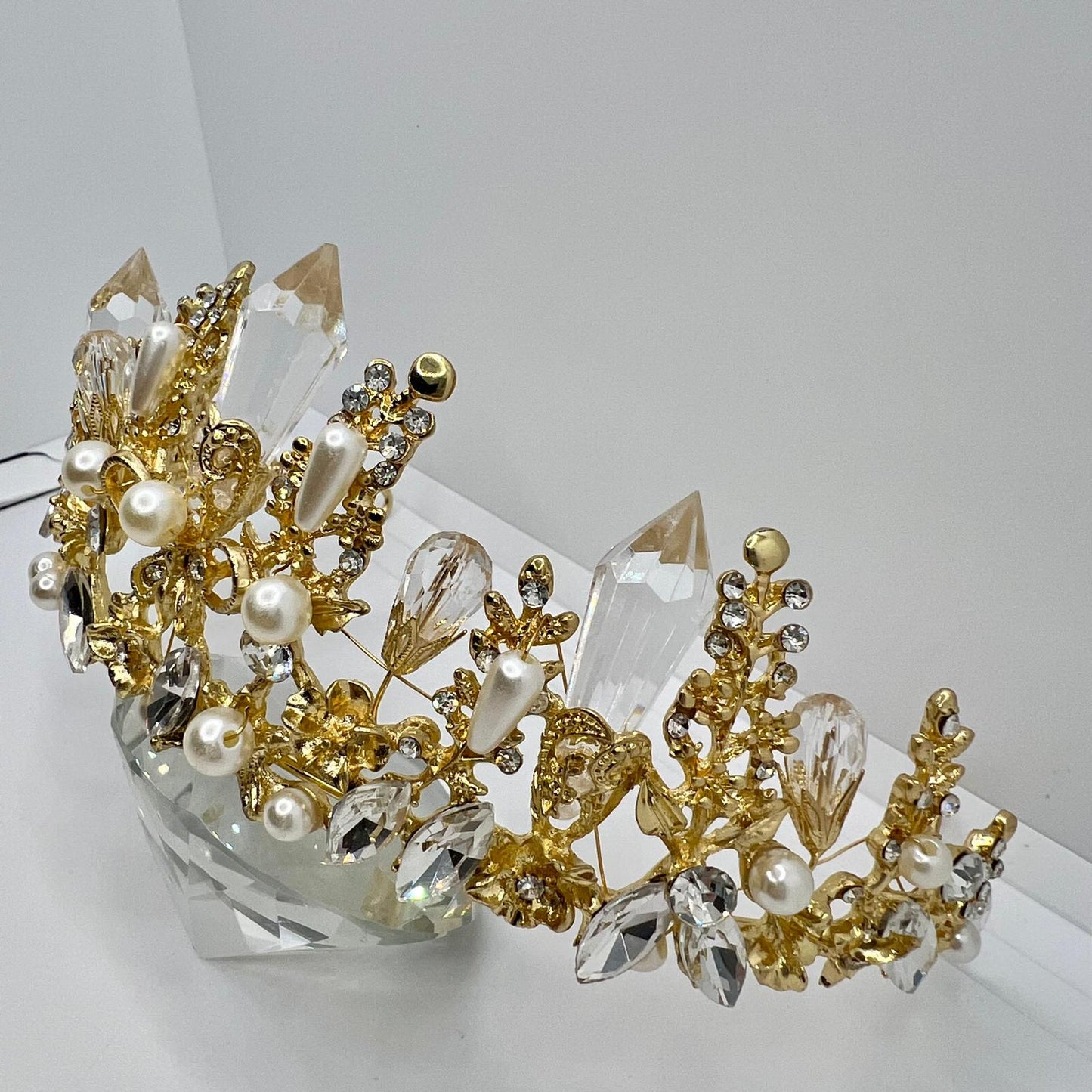 Goldene Tiara mit Strass