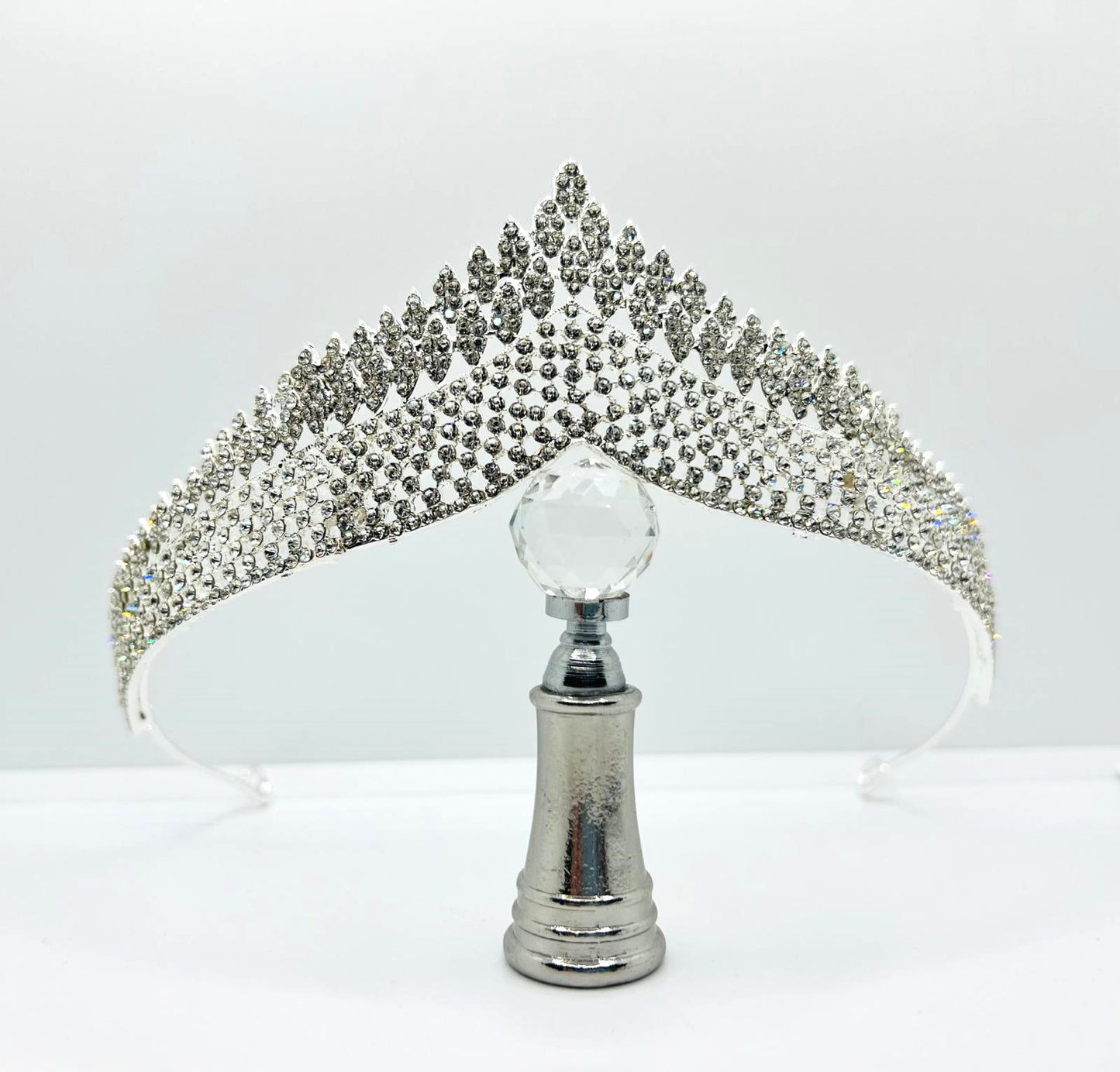Tiara mit funkelnden Strasskristallen