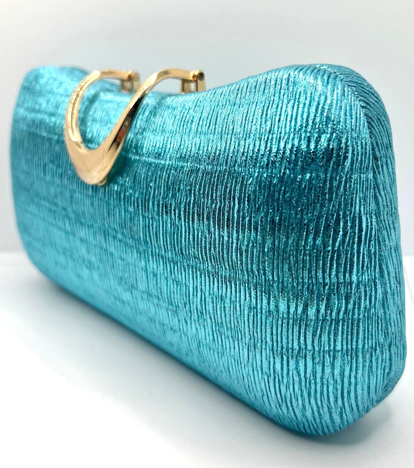 Türkisblaue Clutch aus Lurex mit Goldgriff