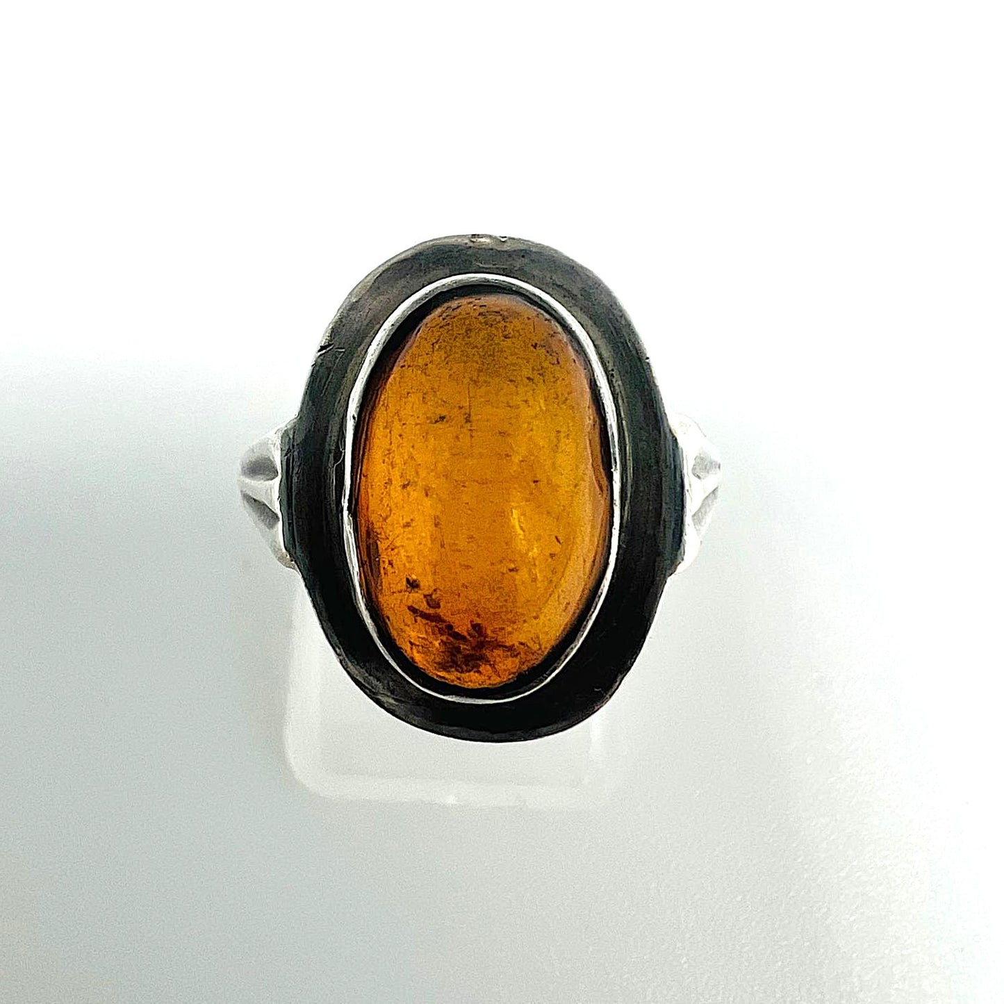 Minimalistischer Vintage-Bernsteinring