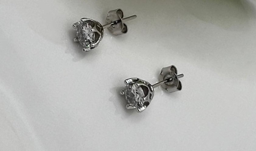 Delicate hypoallergenic stud earrings with zircon made of 925 silver