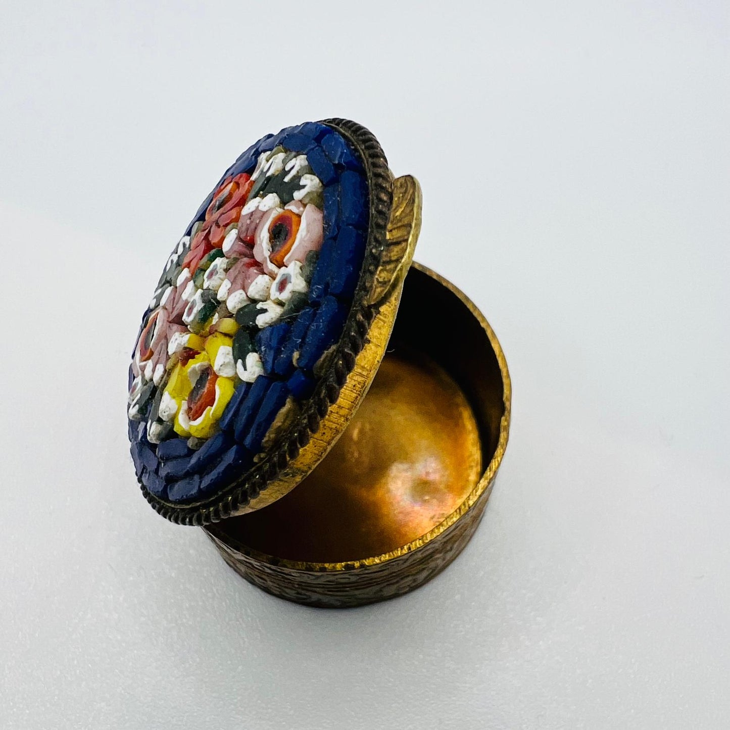 Pillendose mit Mikromosaik
