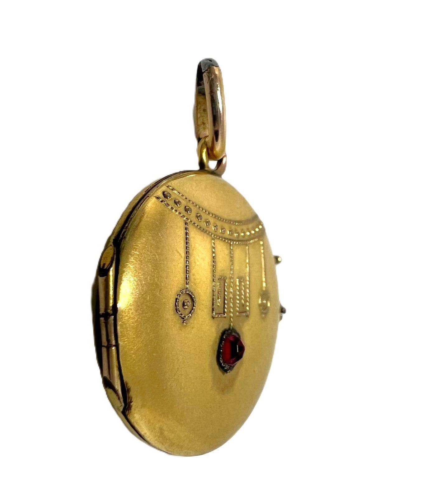 Antiker dick vergoldeter Fotoanhänger 