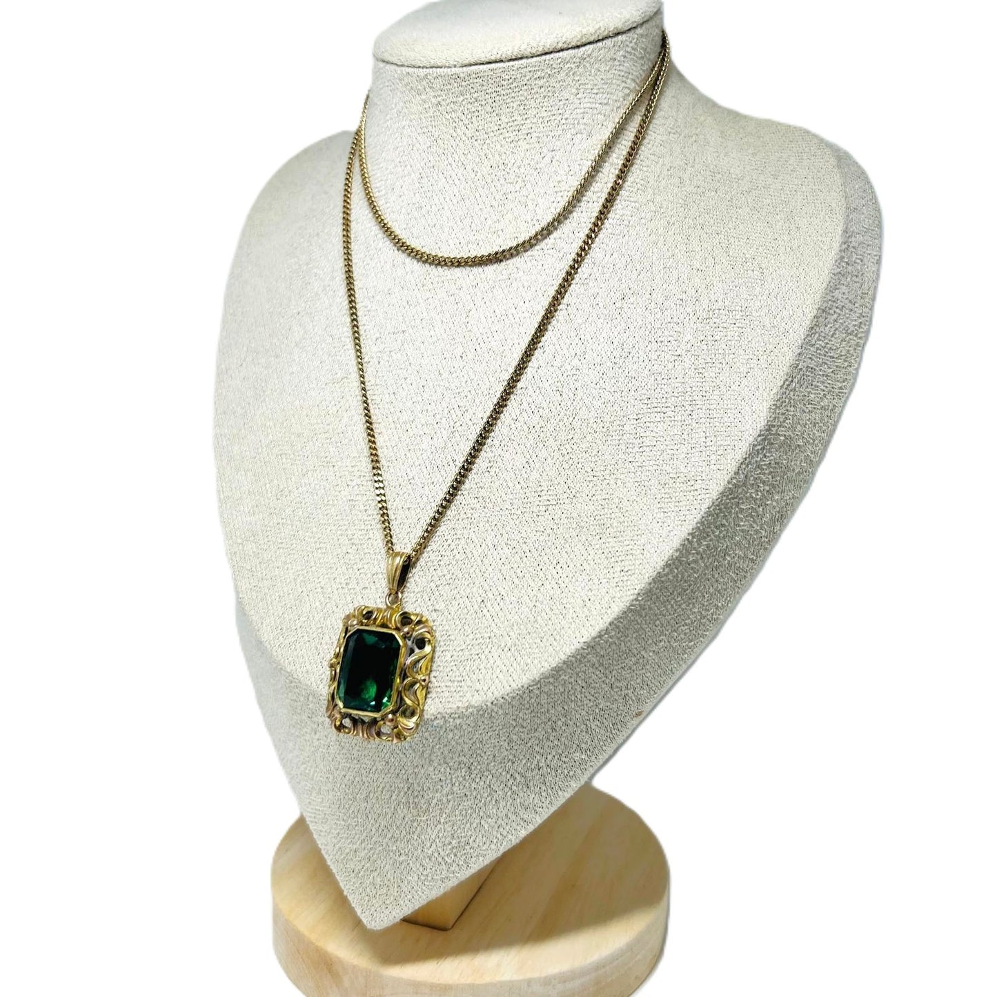 Antike Art-Déco Kette mit smaragdgrünem Anhänger – vergoldetes Collier um 1930