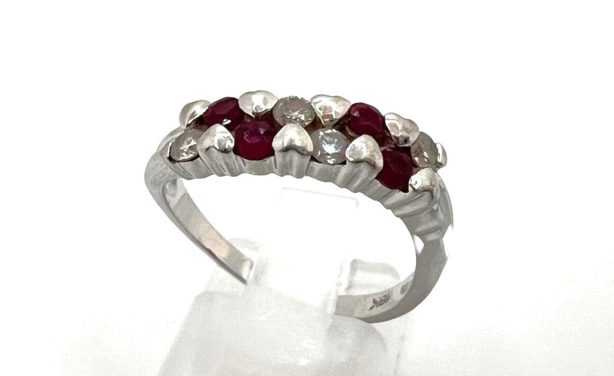 18K Weißgoldring mit Rubin- und Diamantbesatz 