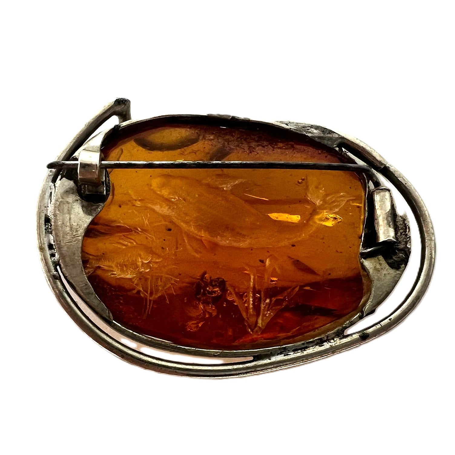 Antike Bernsteinbrosche mit Delfin-Intaglio