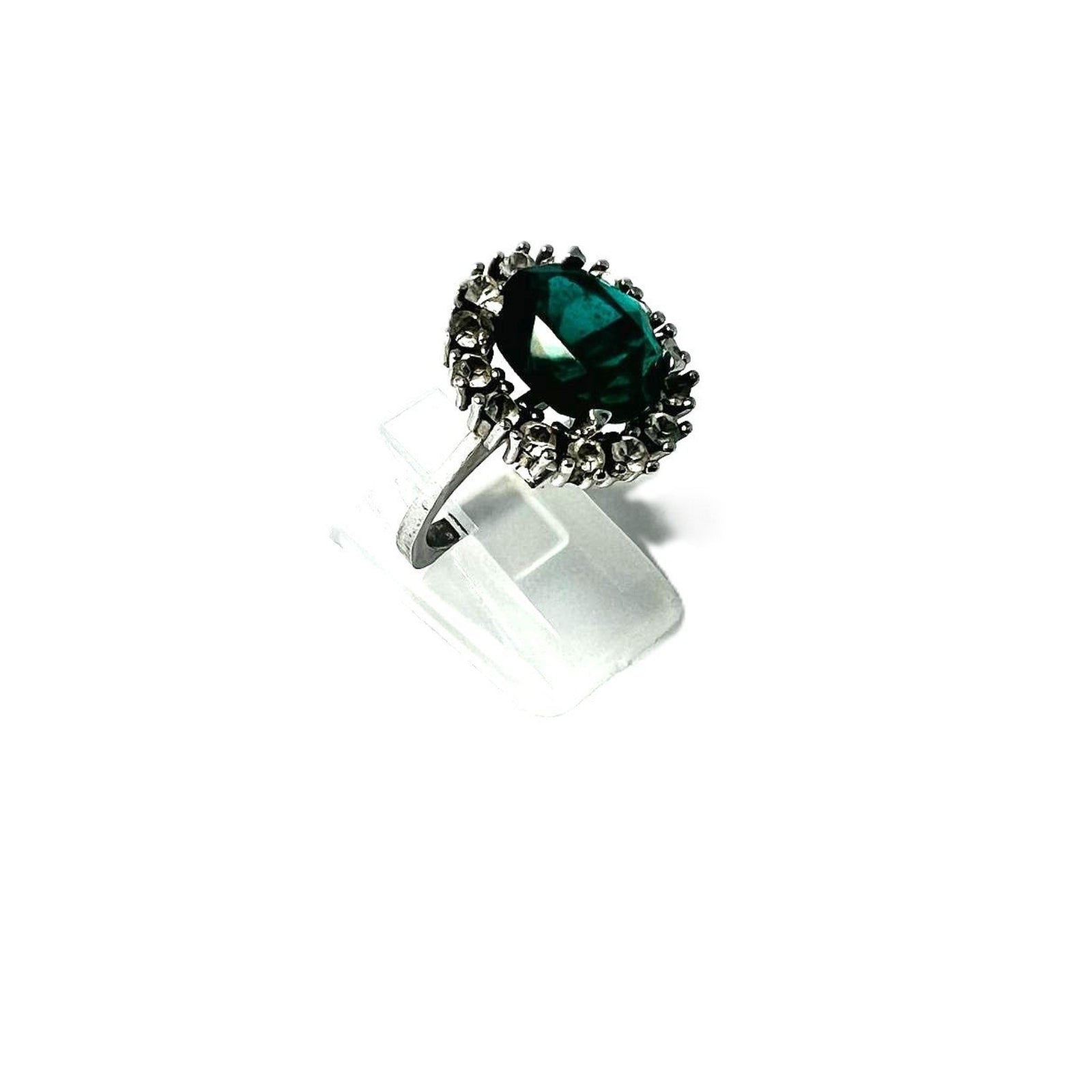 Sterling-Silberring mit smaragdgrünem Kristallstein