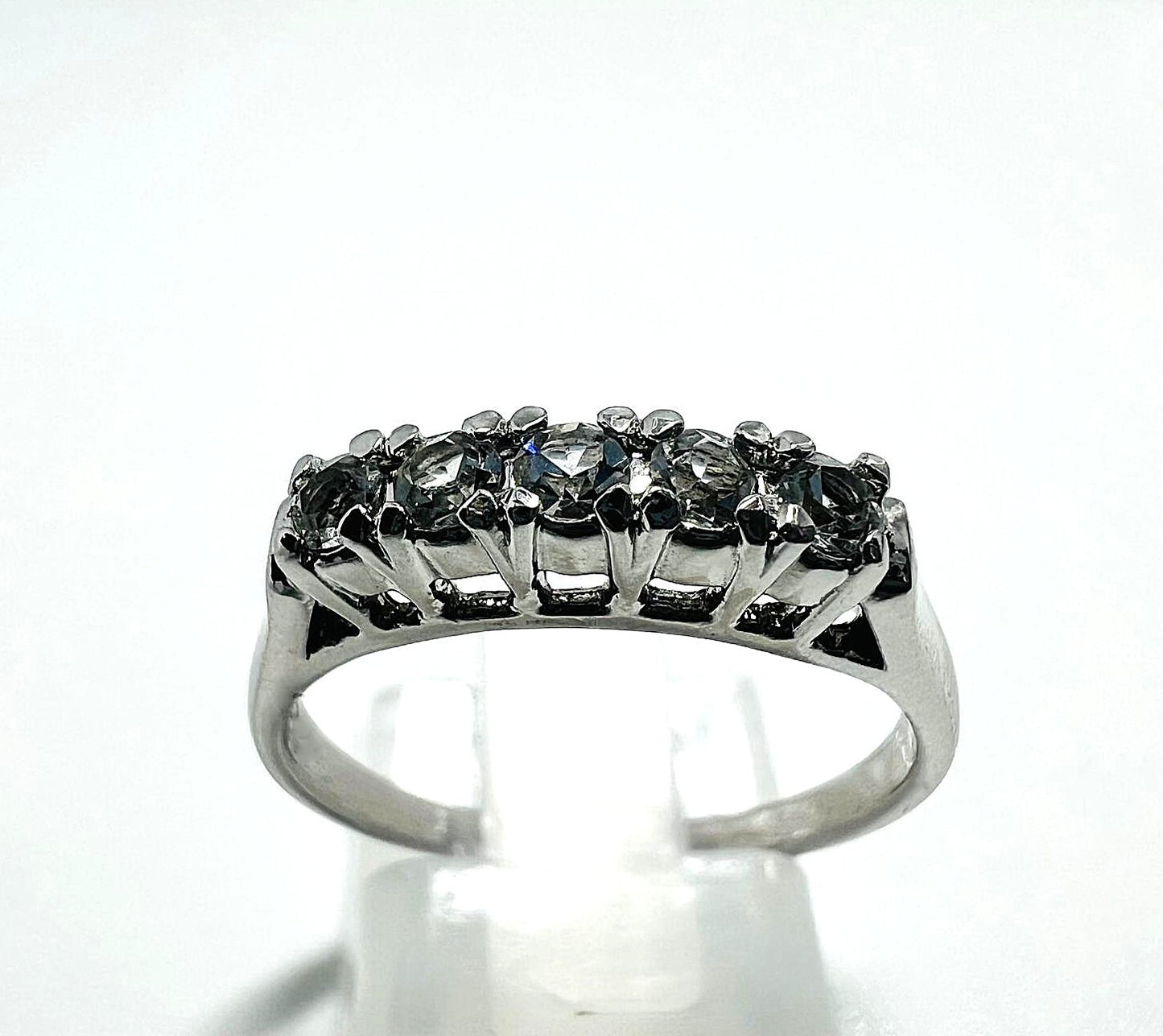 Minimalistischer Zirkonia-Ring