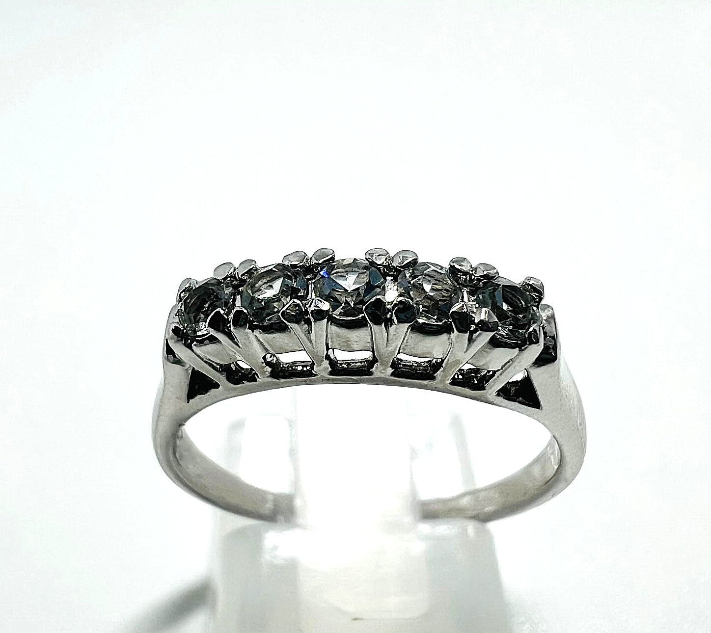Minimalistischer Zirkonia-Ring