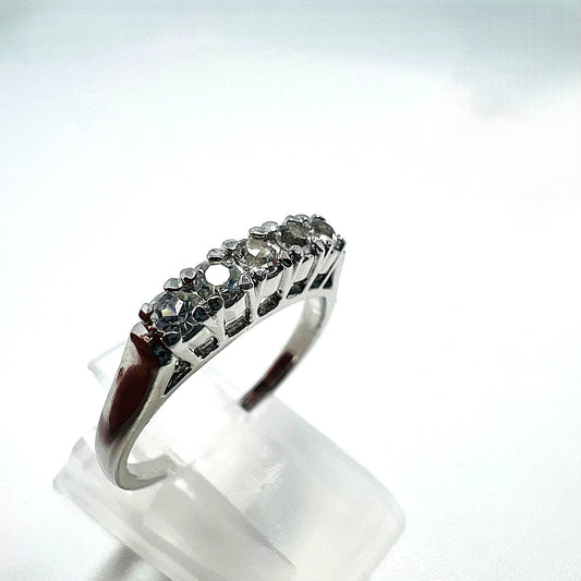 Minimalistischer Zirkonia-Ring