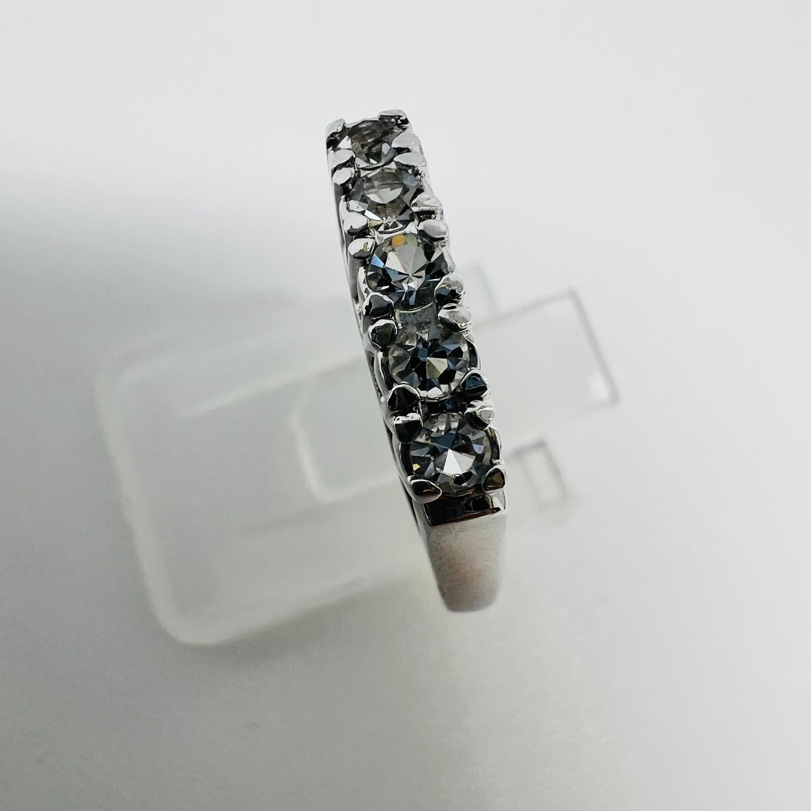 Minimalistischer Zirkonia-Ring