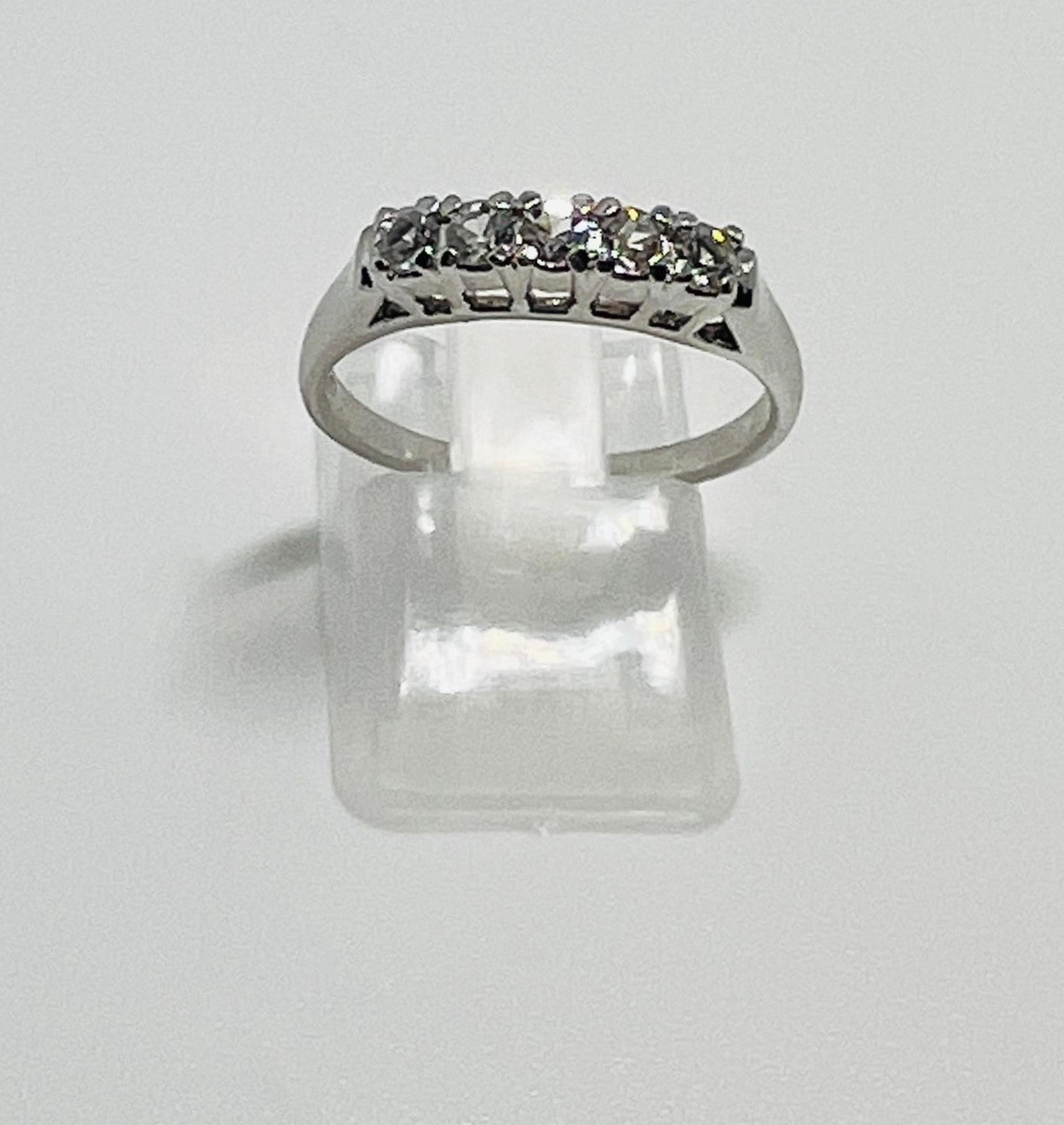 Minimalistischer Zirkonia-Ring