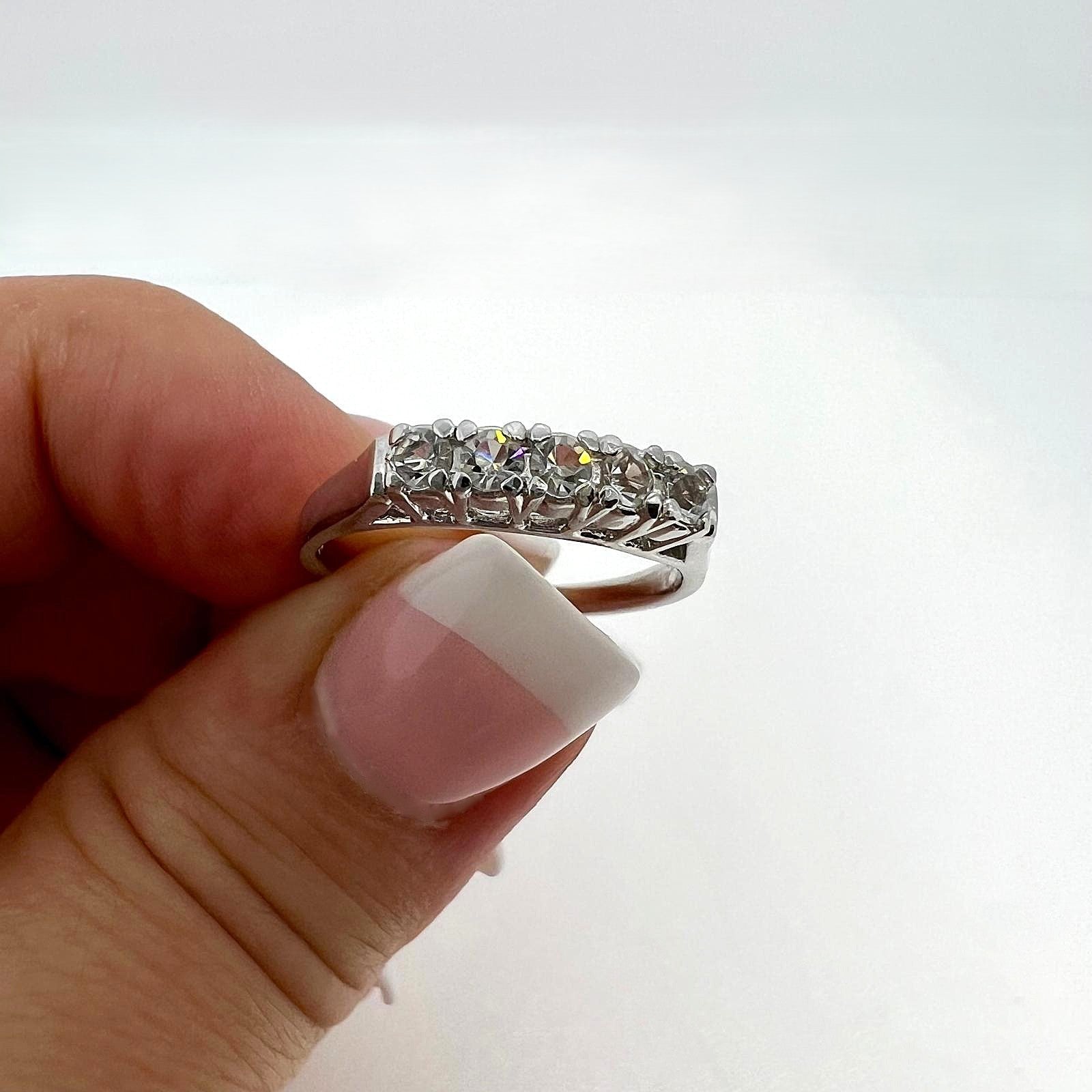 Minimalistischer Zirkonia-Ring