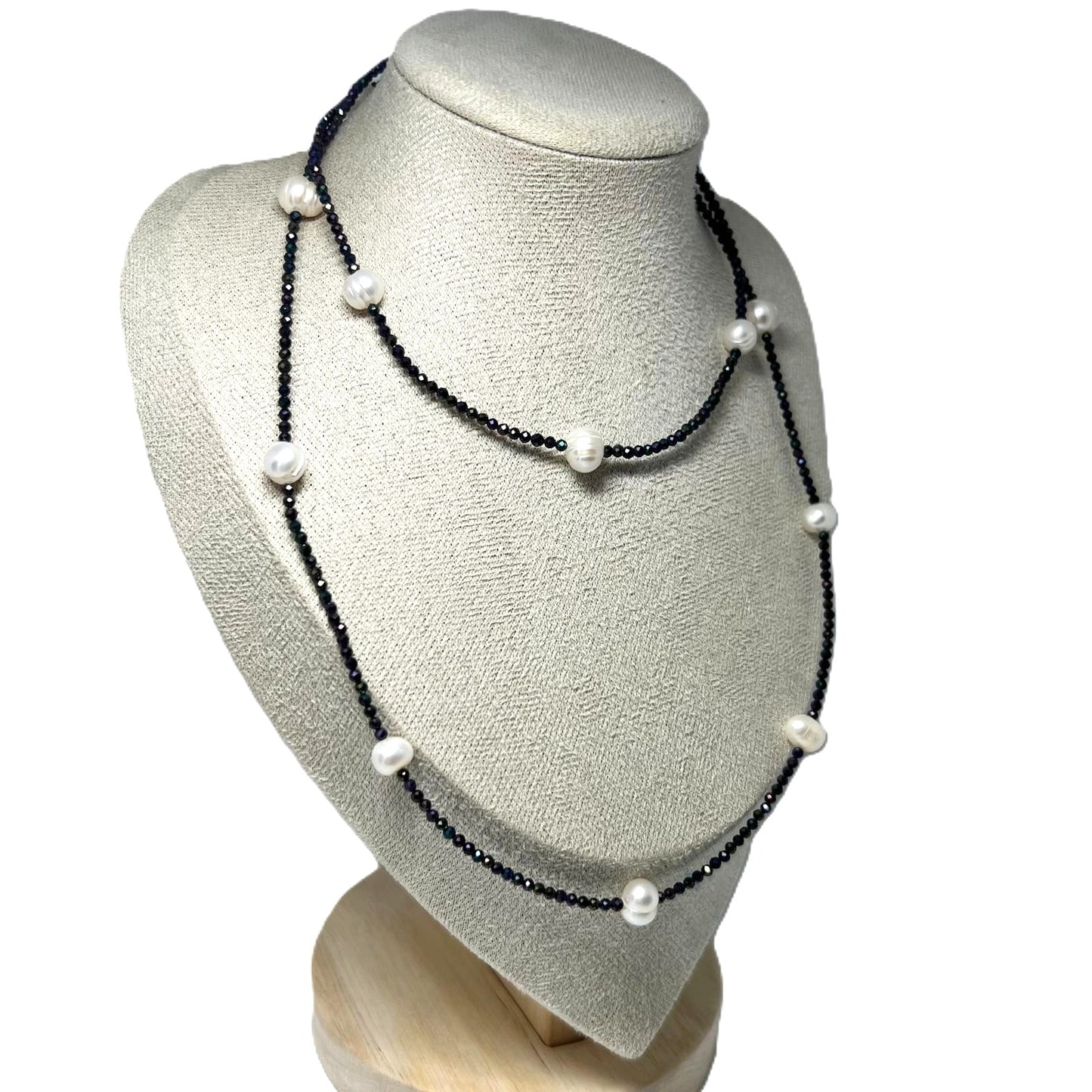 Lange Süßwasserperlenkette 